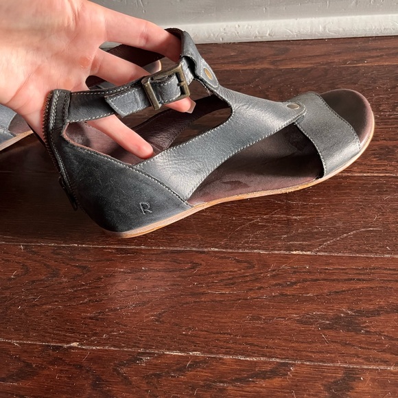 Roan size 7 sandals - Picture 4 of 4